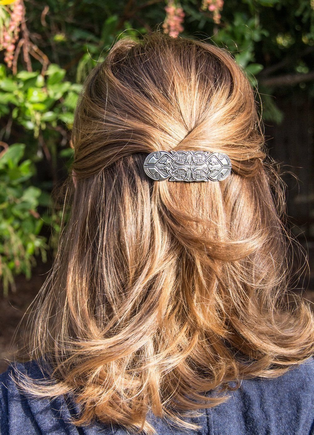 Прически с заколками на средние волосы