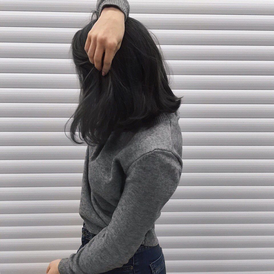 Девушка с каре без лица