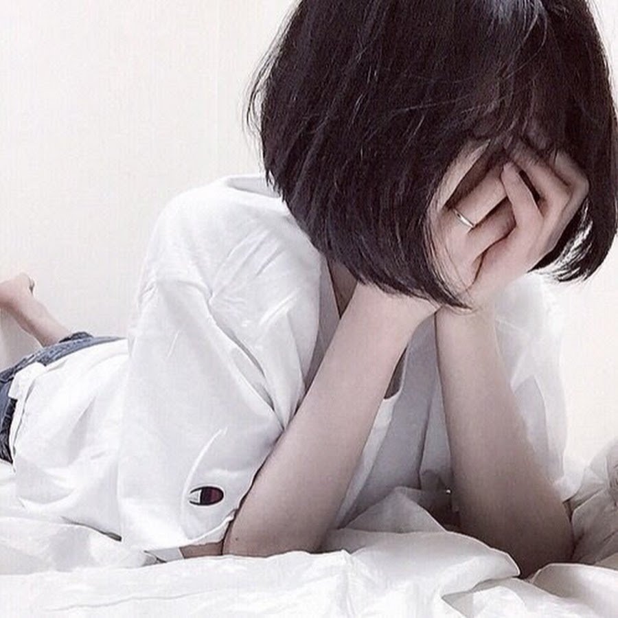 Грустная кореянка