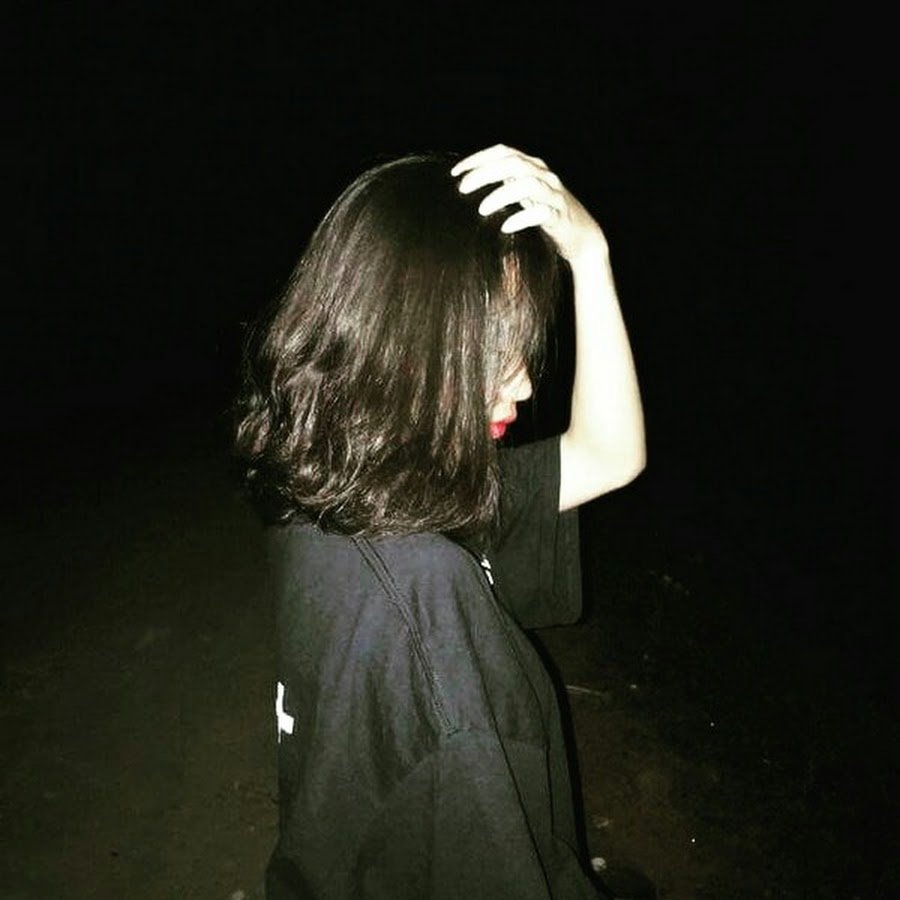 Девочка с каре с закрытым лицом ( черная)