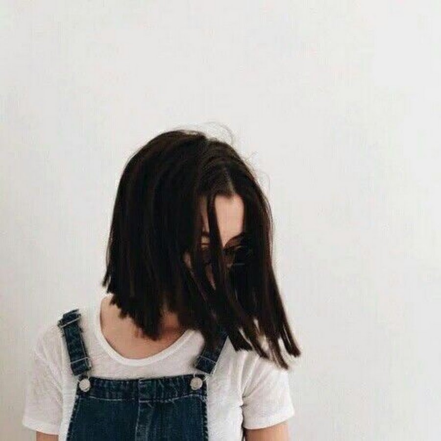 Девочка с каре без лица