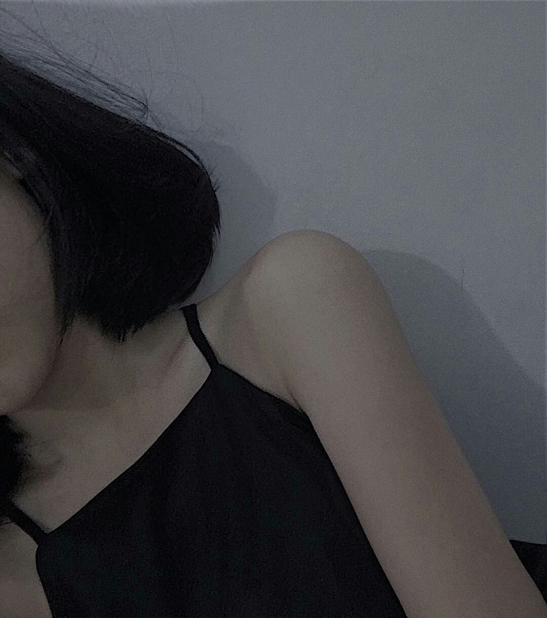 Девочка с каре без лица