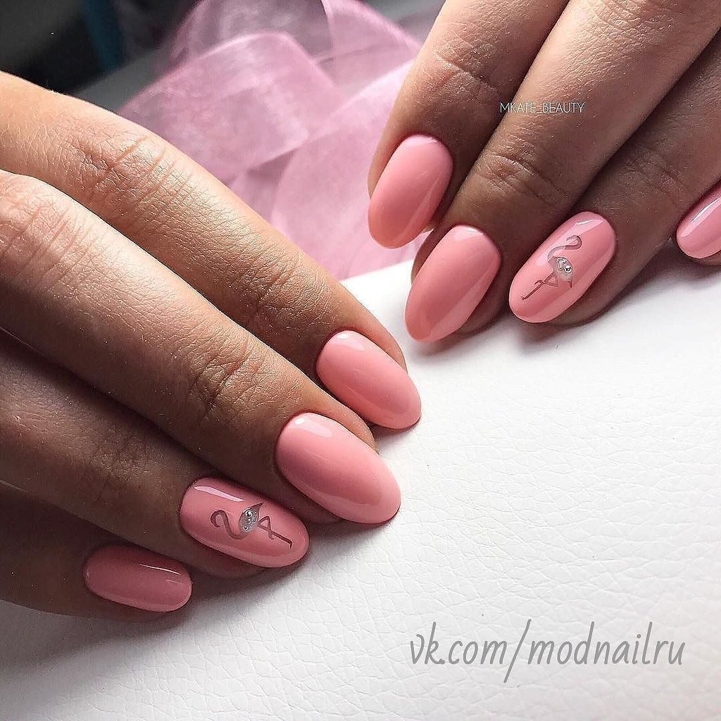 Аккуратный маникюр на длинные ногти