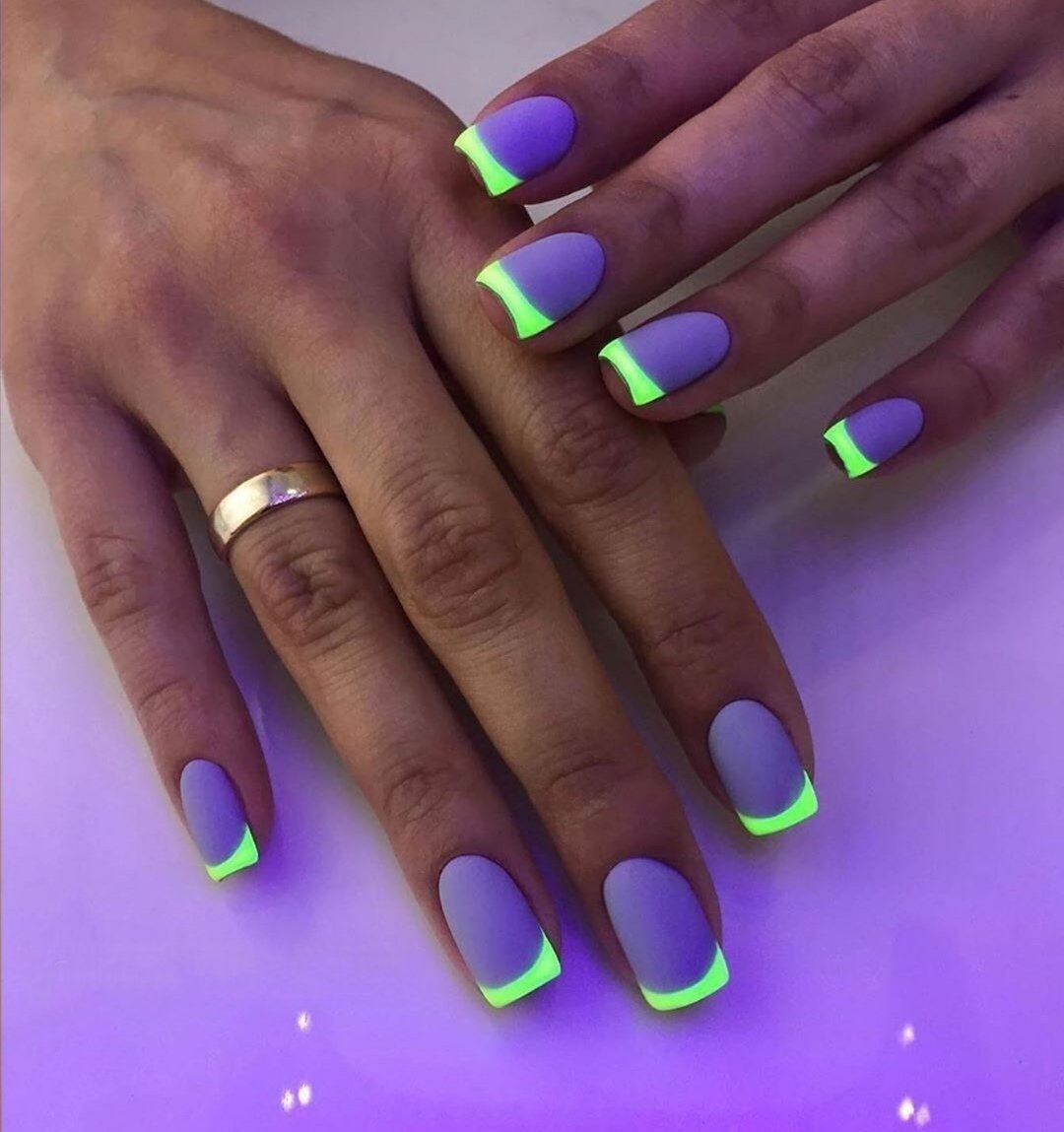 Светлый маникюр на коротких