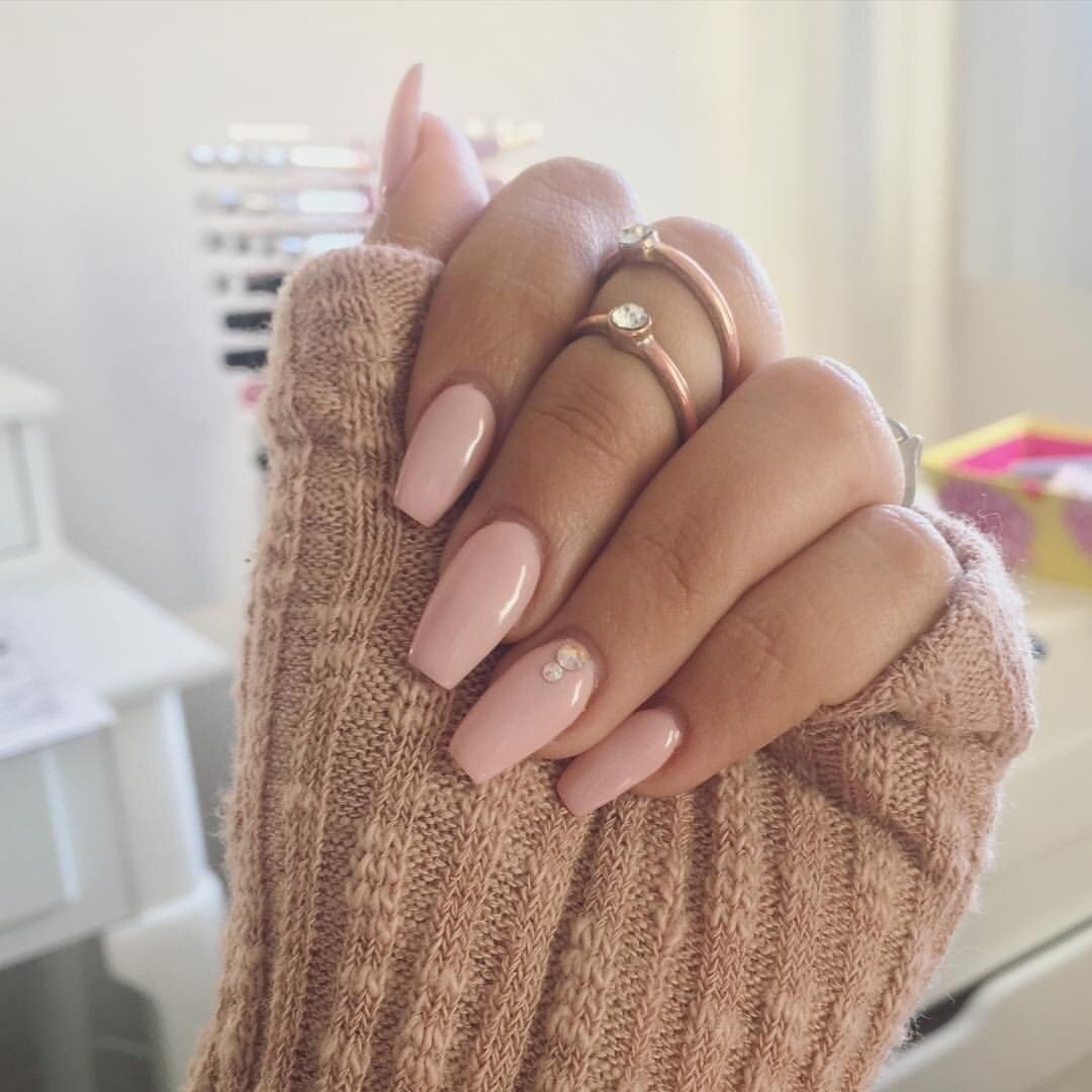Маникюр нюдовый 2022 миндаль миндаль Pinterest