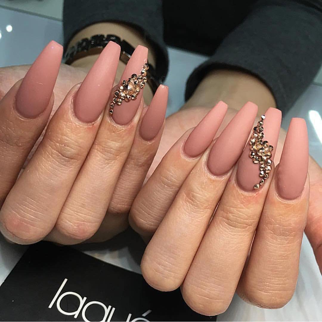 Ногти матовые бежевые