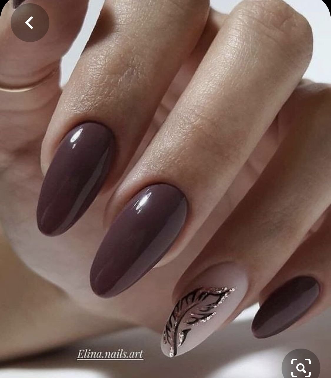 Осенний маникюр темный на миндалевидные ногти