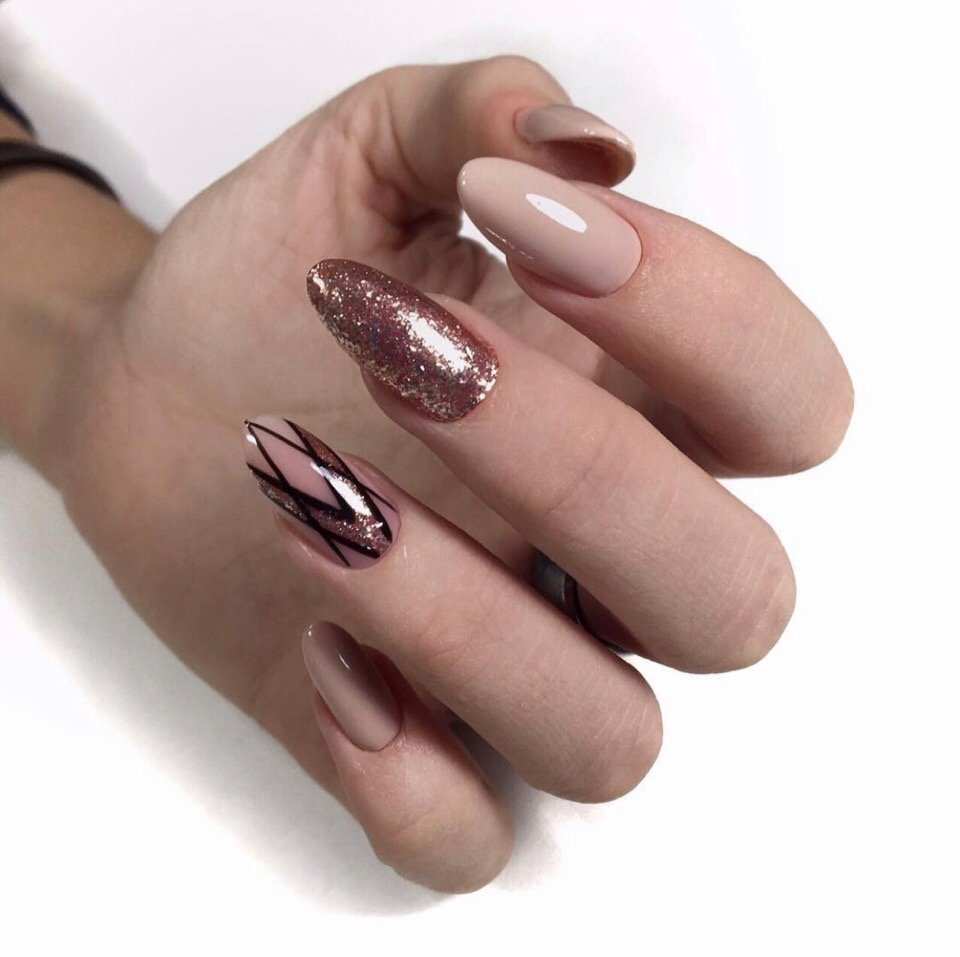 Ногти коричневые длинные овальные