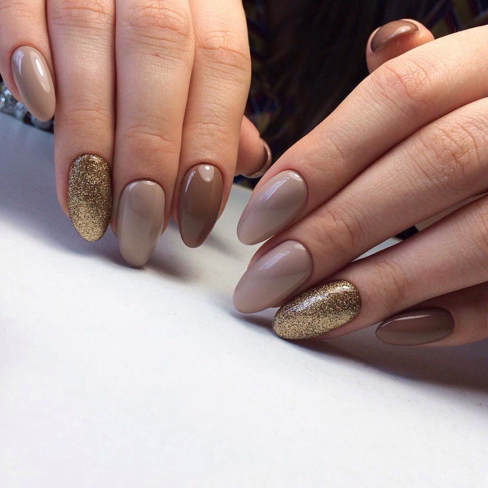 Маетлокорисневый маникюр