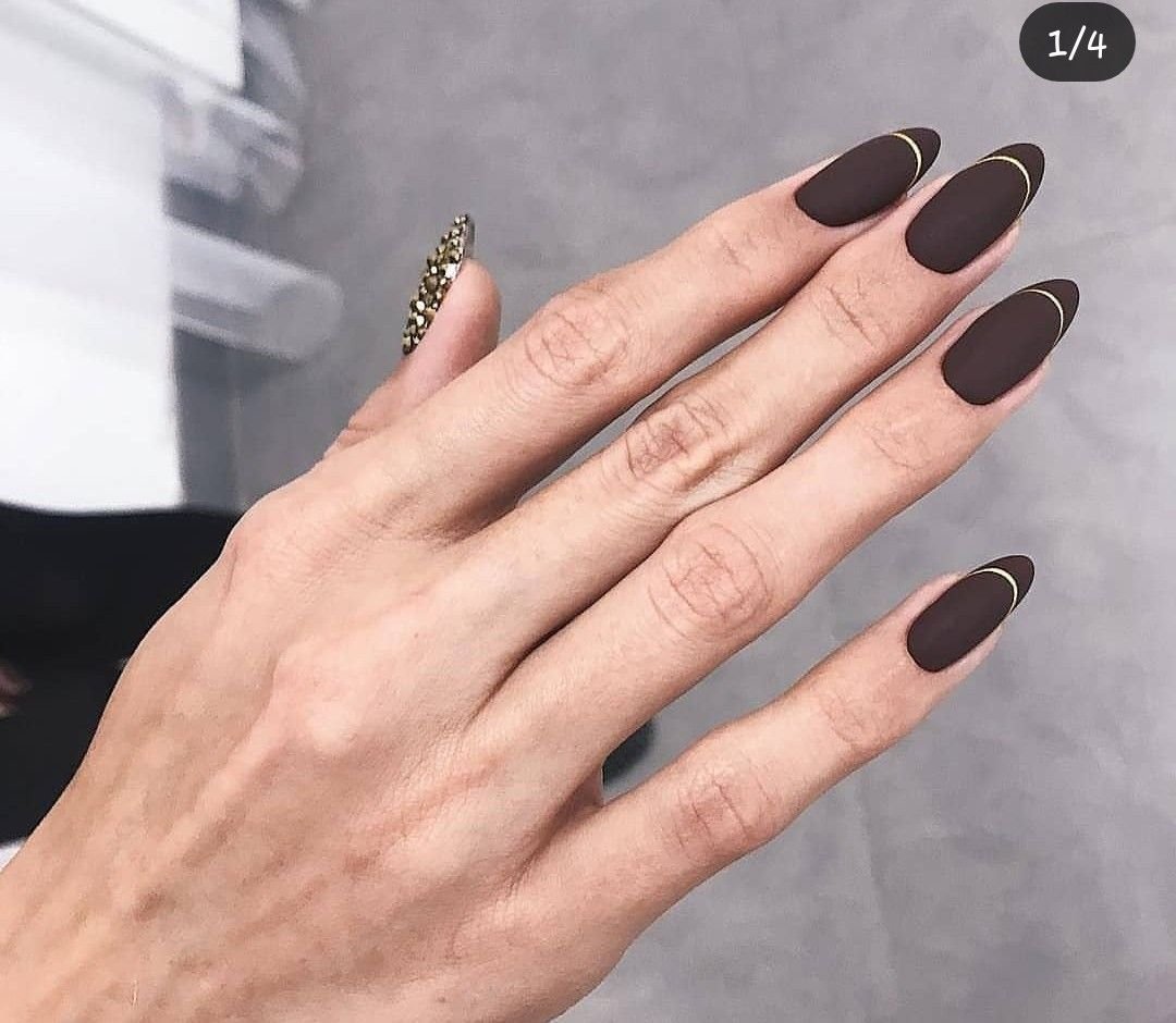 Длинные миндальные коричневые ногти
