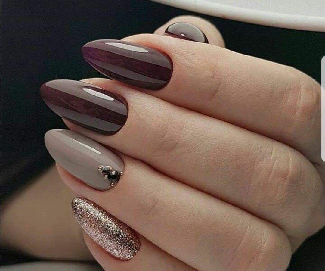 Светло коричневый маникюр на миндалевидных ногтях