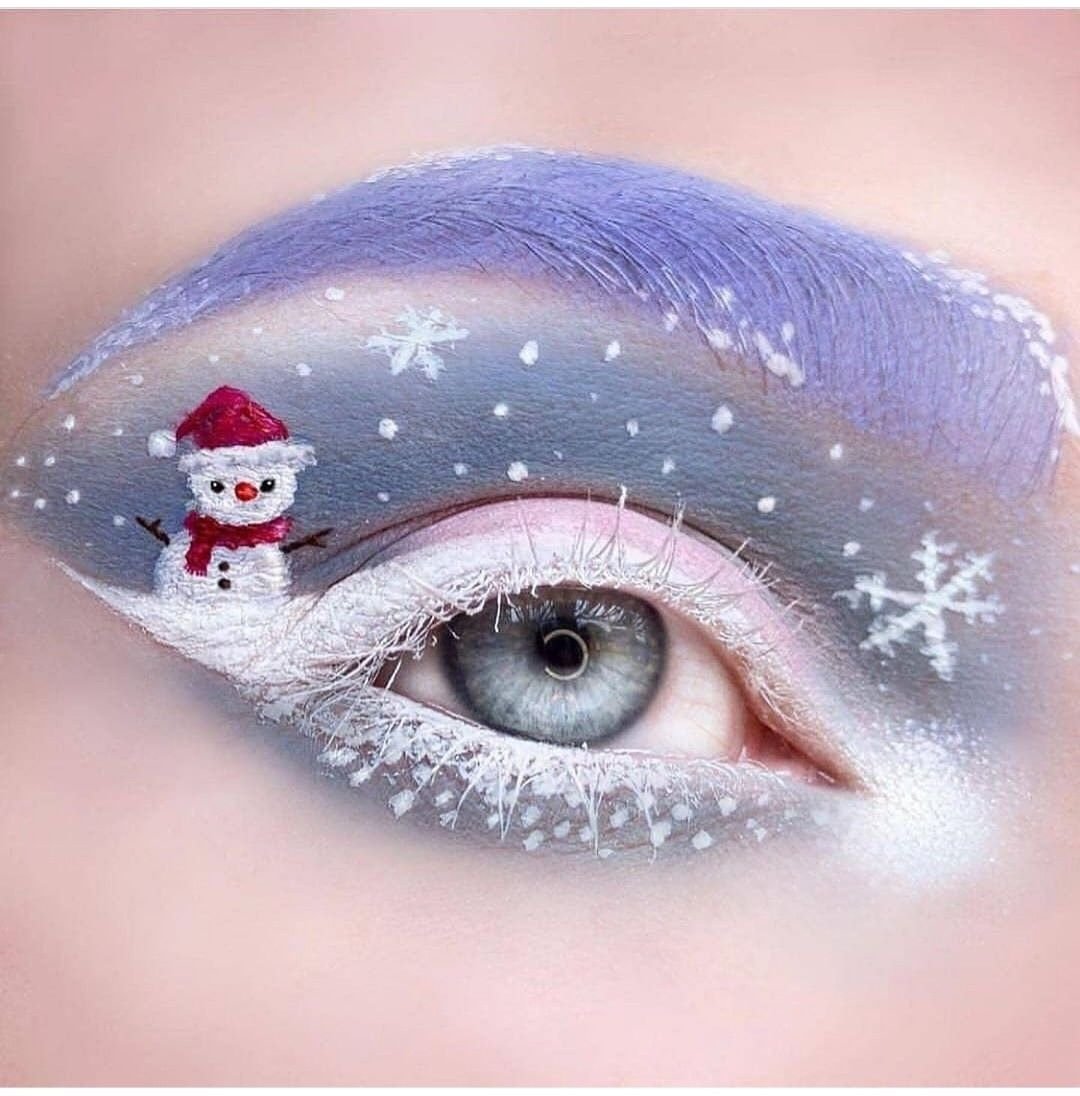 Макияж с синими блестками