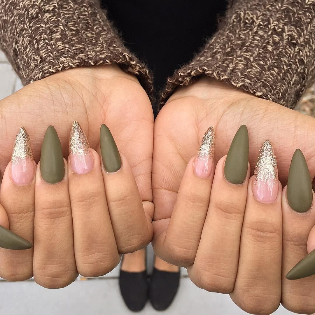 Оливковый маникюр на длинные ногти
