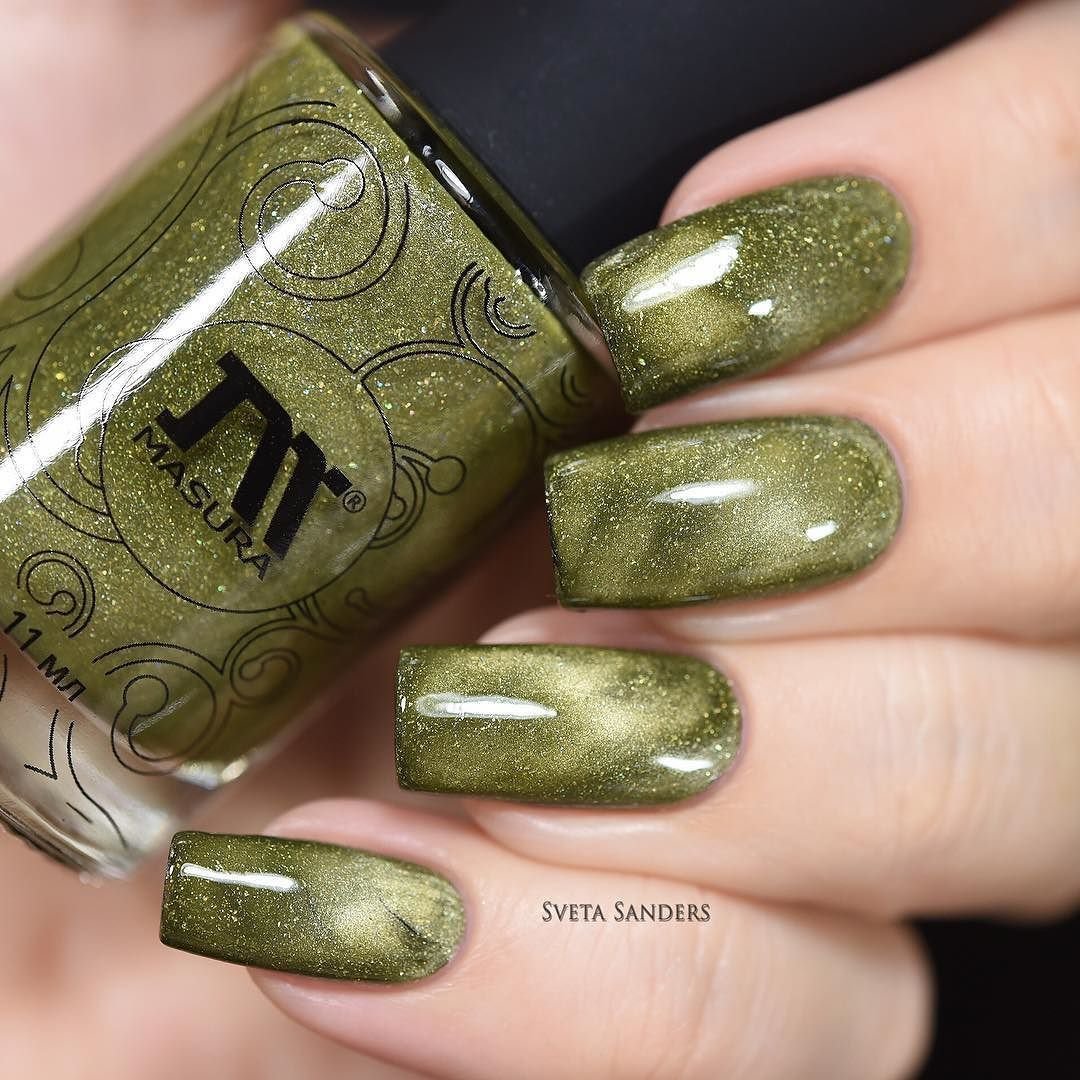 Маникюр оливковый цвет с золотом