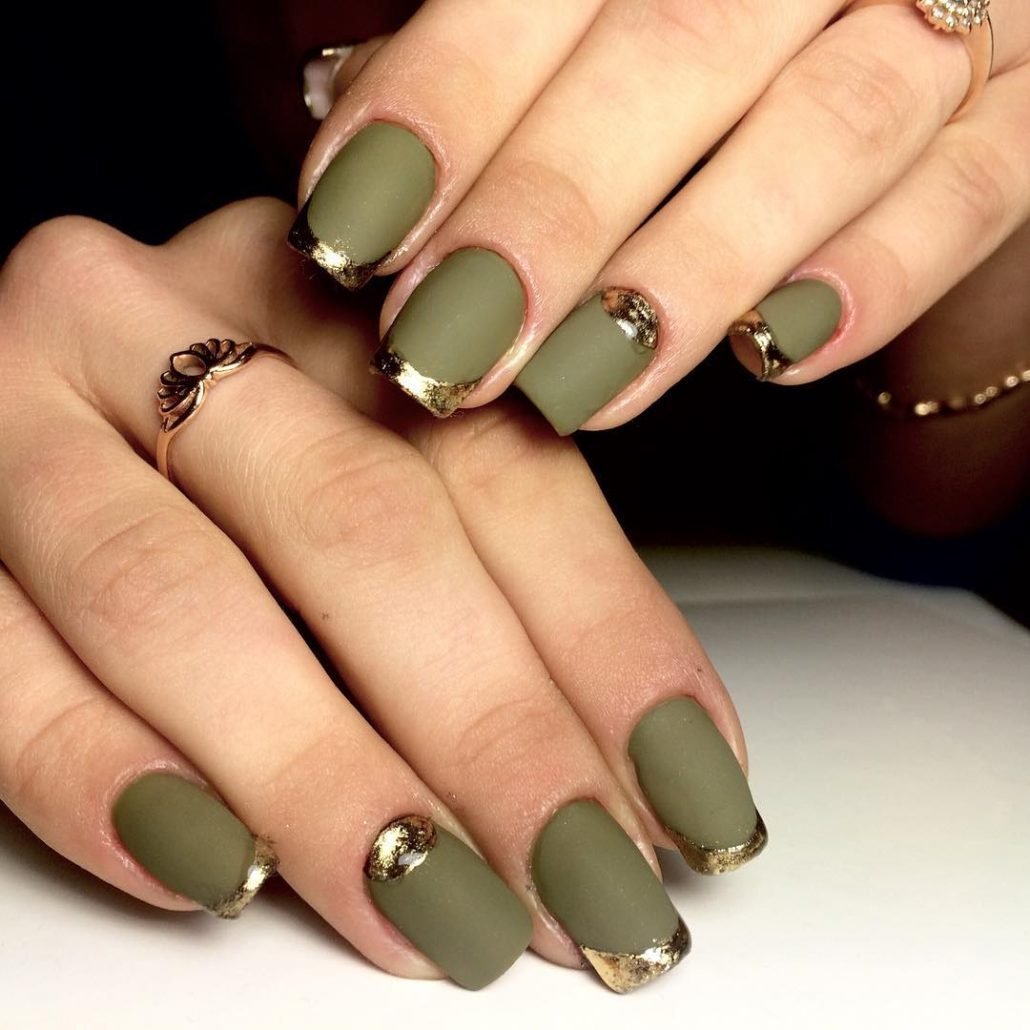 Оливковый маникюр
