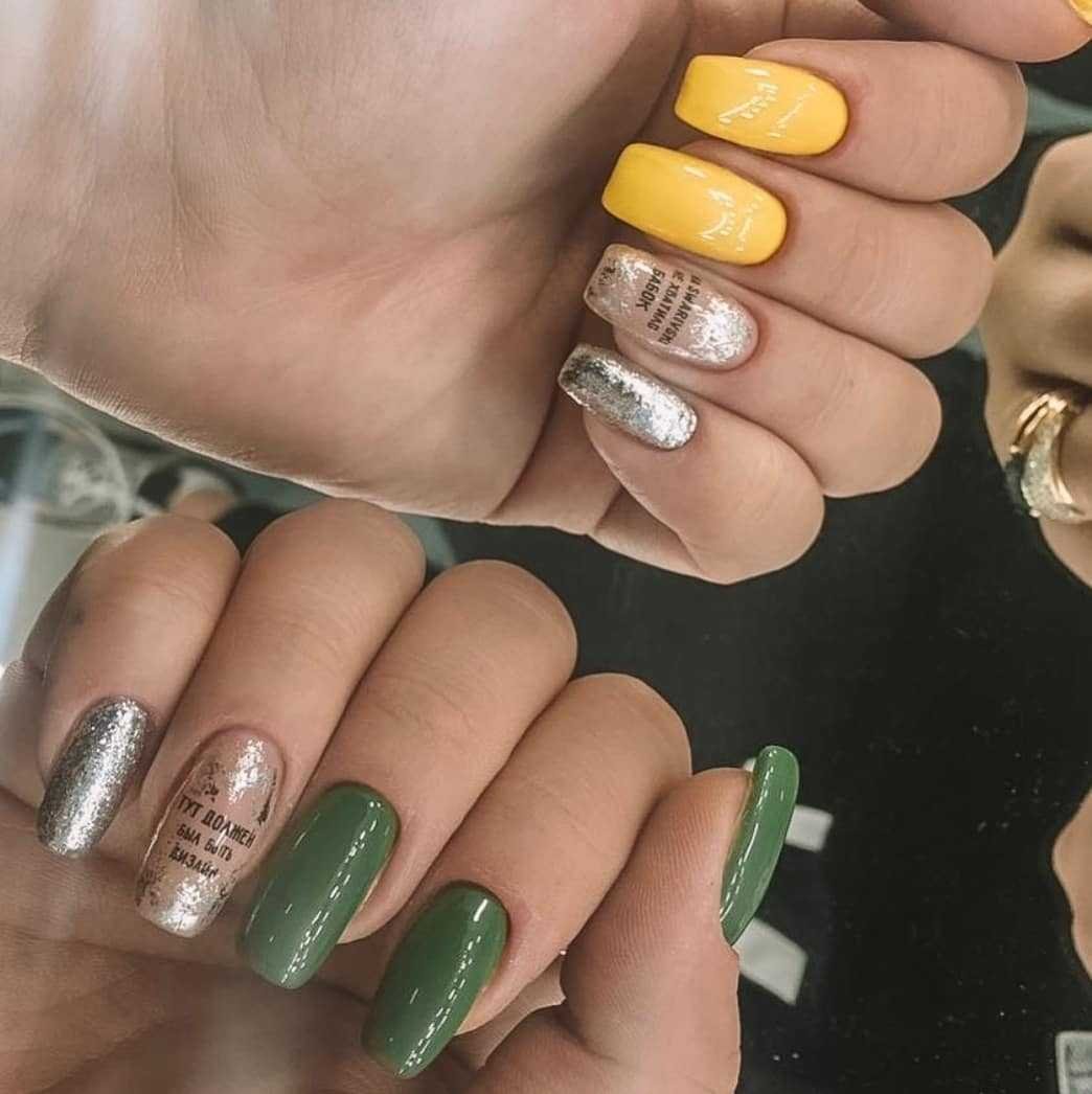 Маникюр хаки с желтым