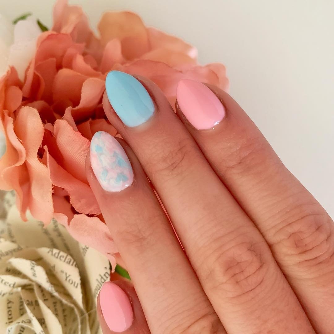 Лососевый цвет ногтей