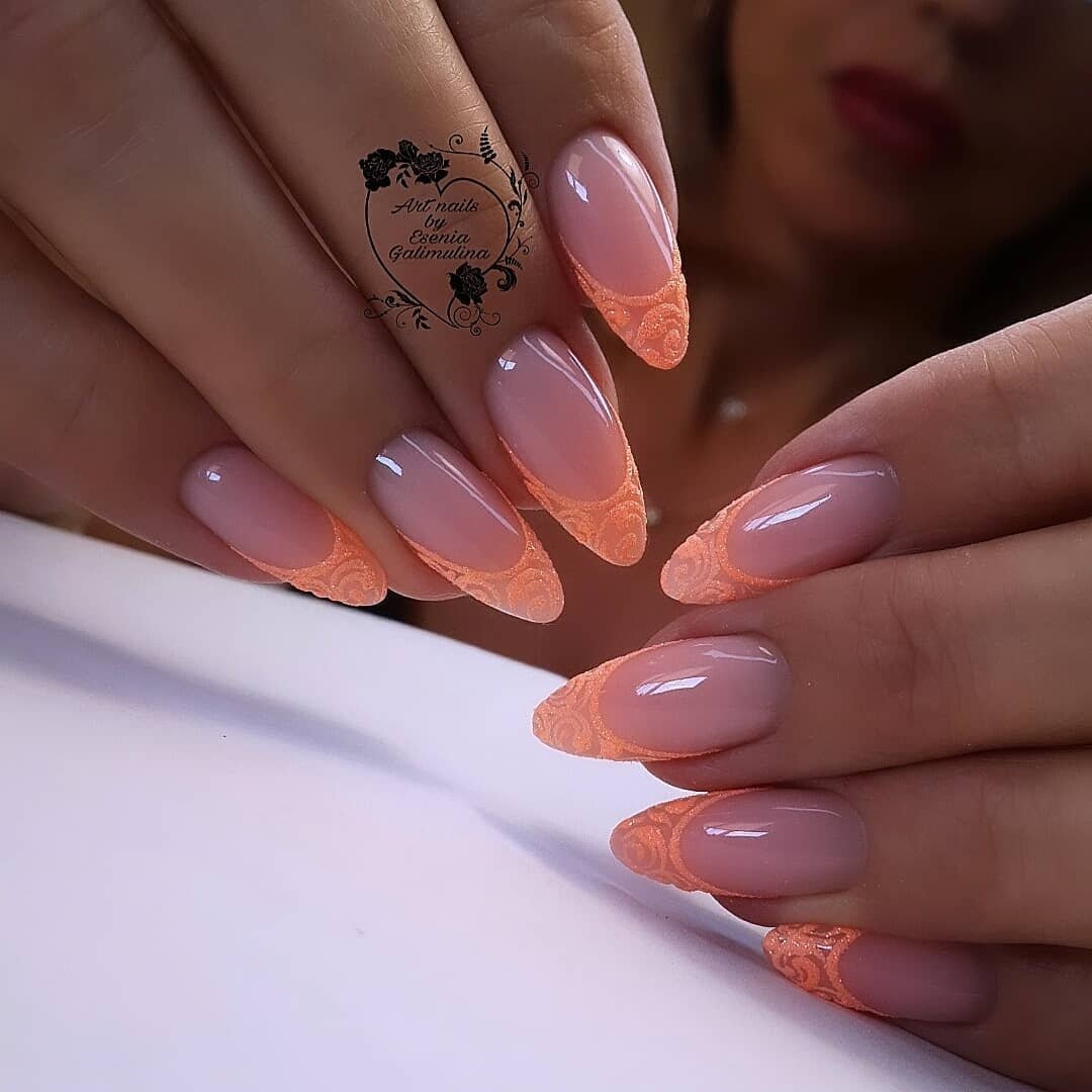 Ногти кораллового цвета