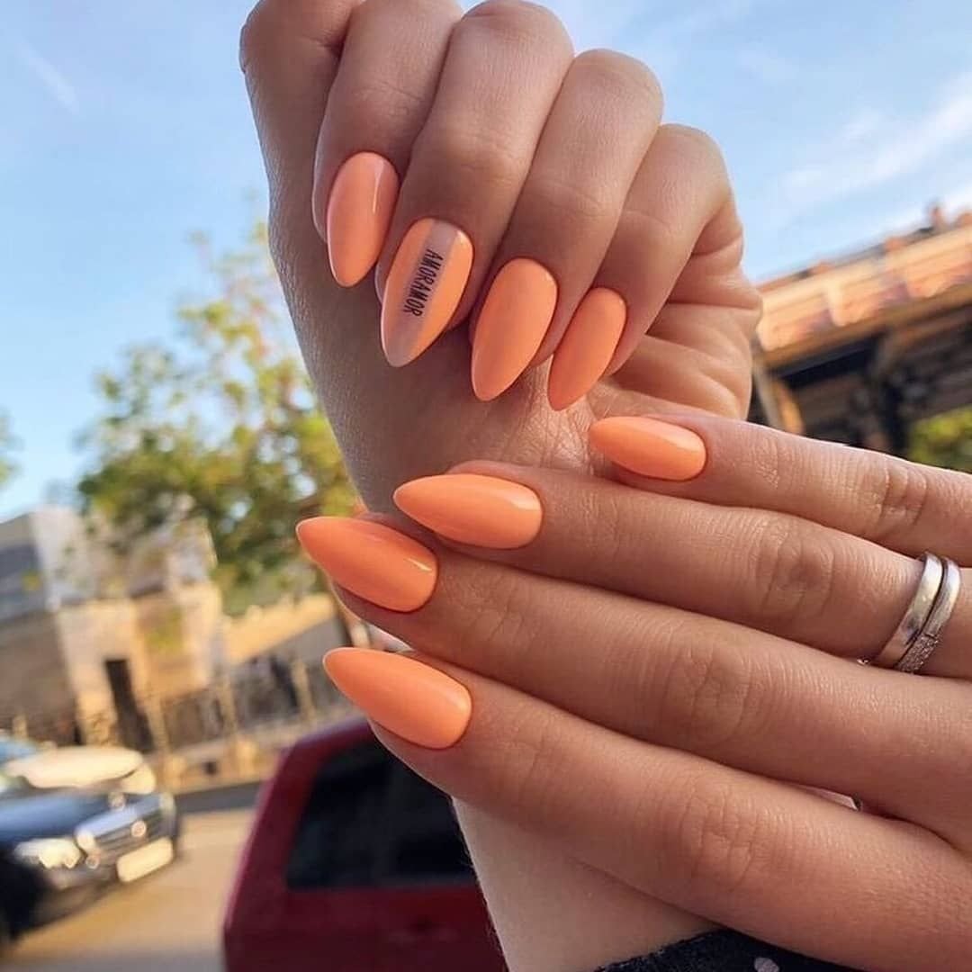 Персиковое омбре на ногтях
