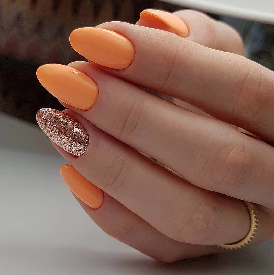 Розово-оранжевый маникюр