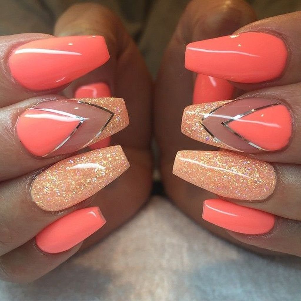 Персиковый лак для ногтей