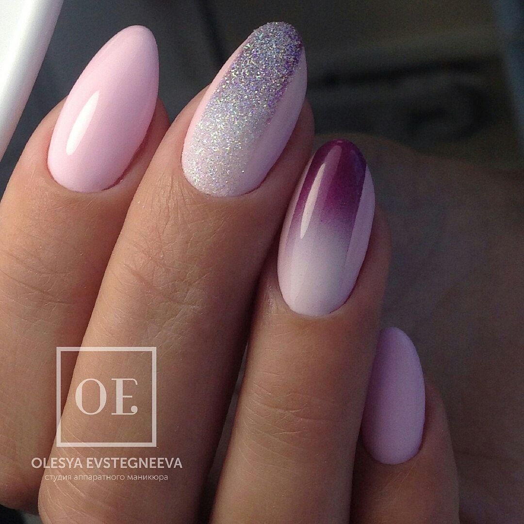 Серо-розовый градиент на ногтях