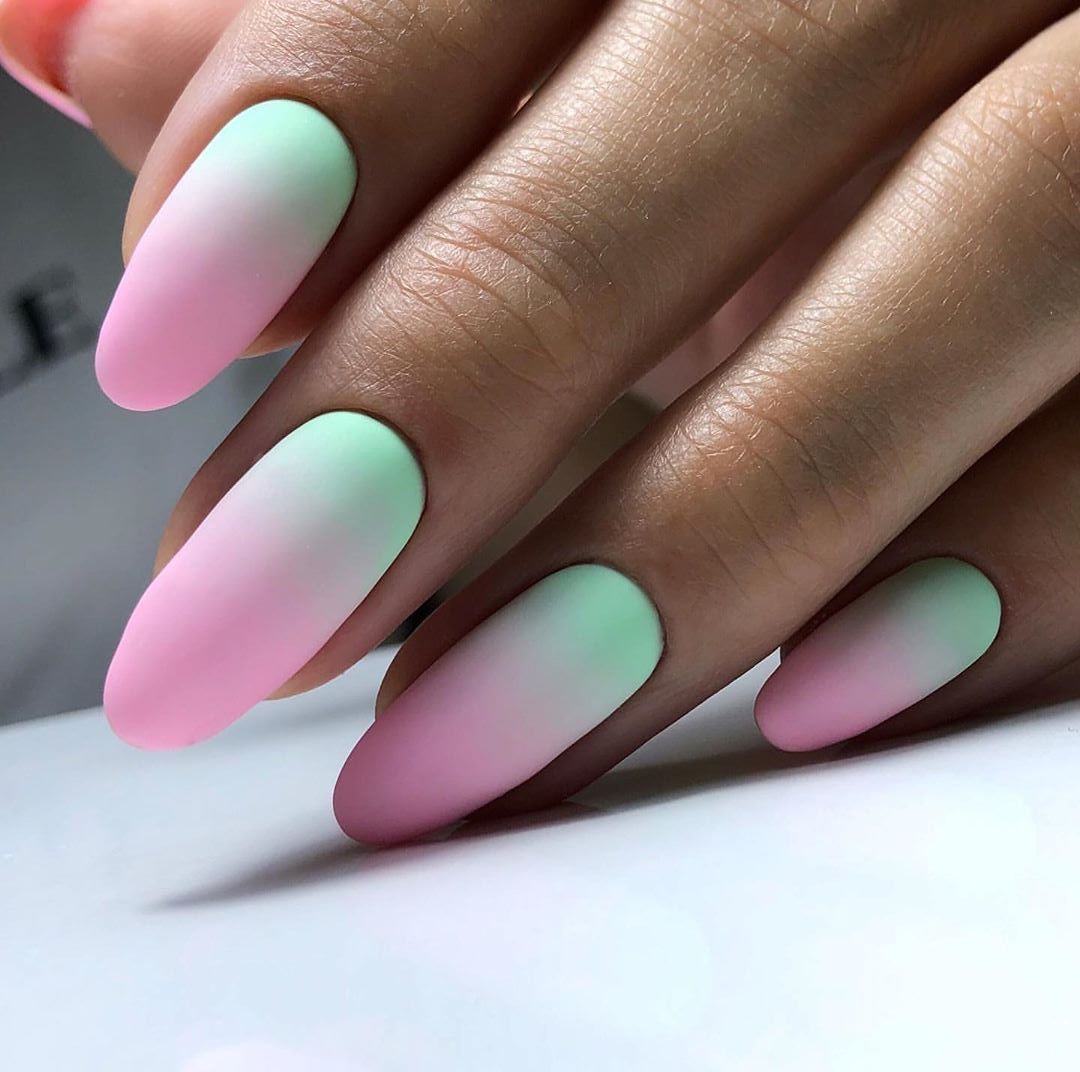 Маникюр омбре