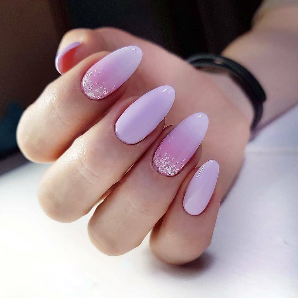 Маникюр градиент нюдовый миндаль