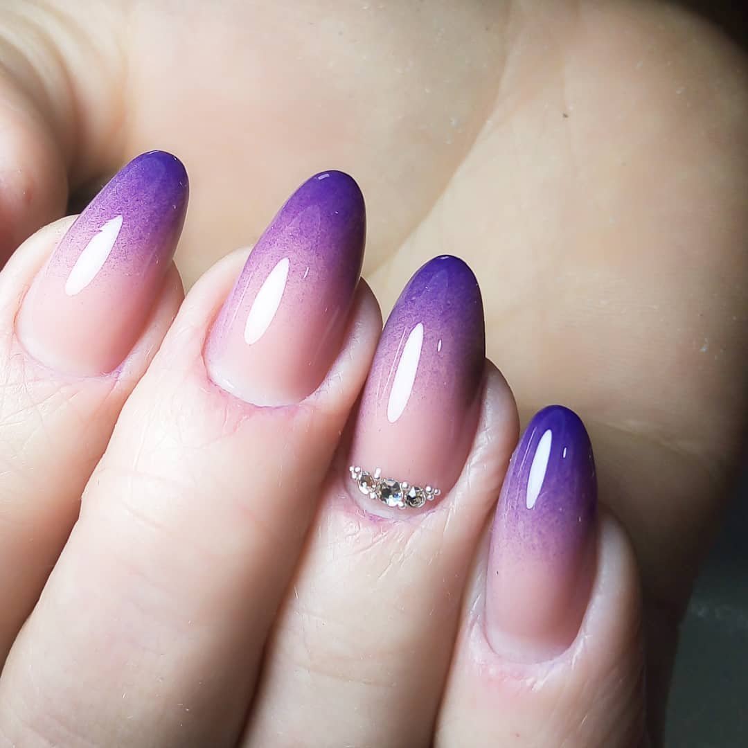 Лавандовый маникюр френч миндаль