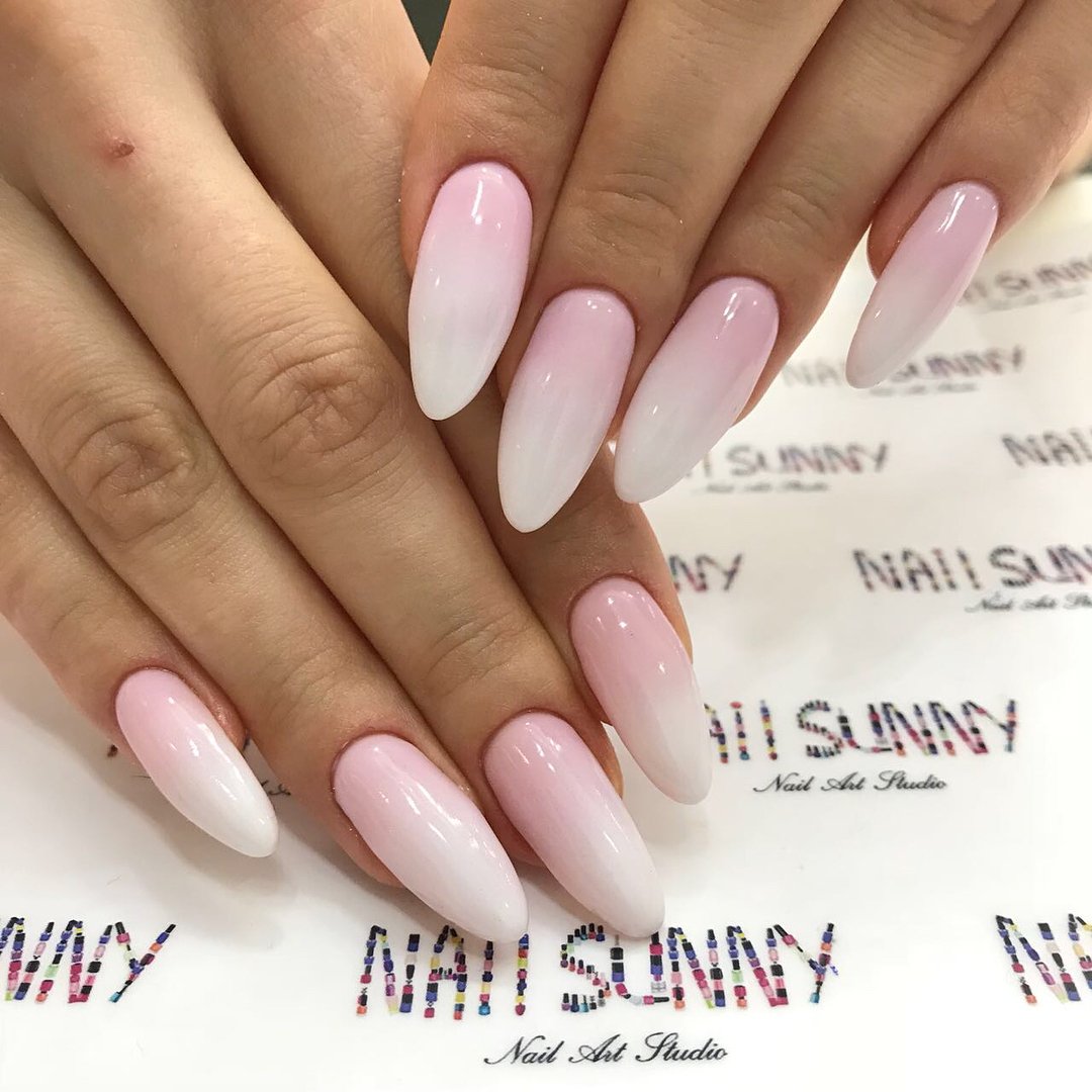 Маникюр омбре белый овал