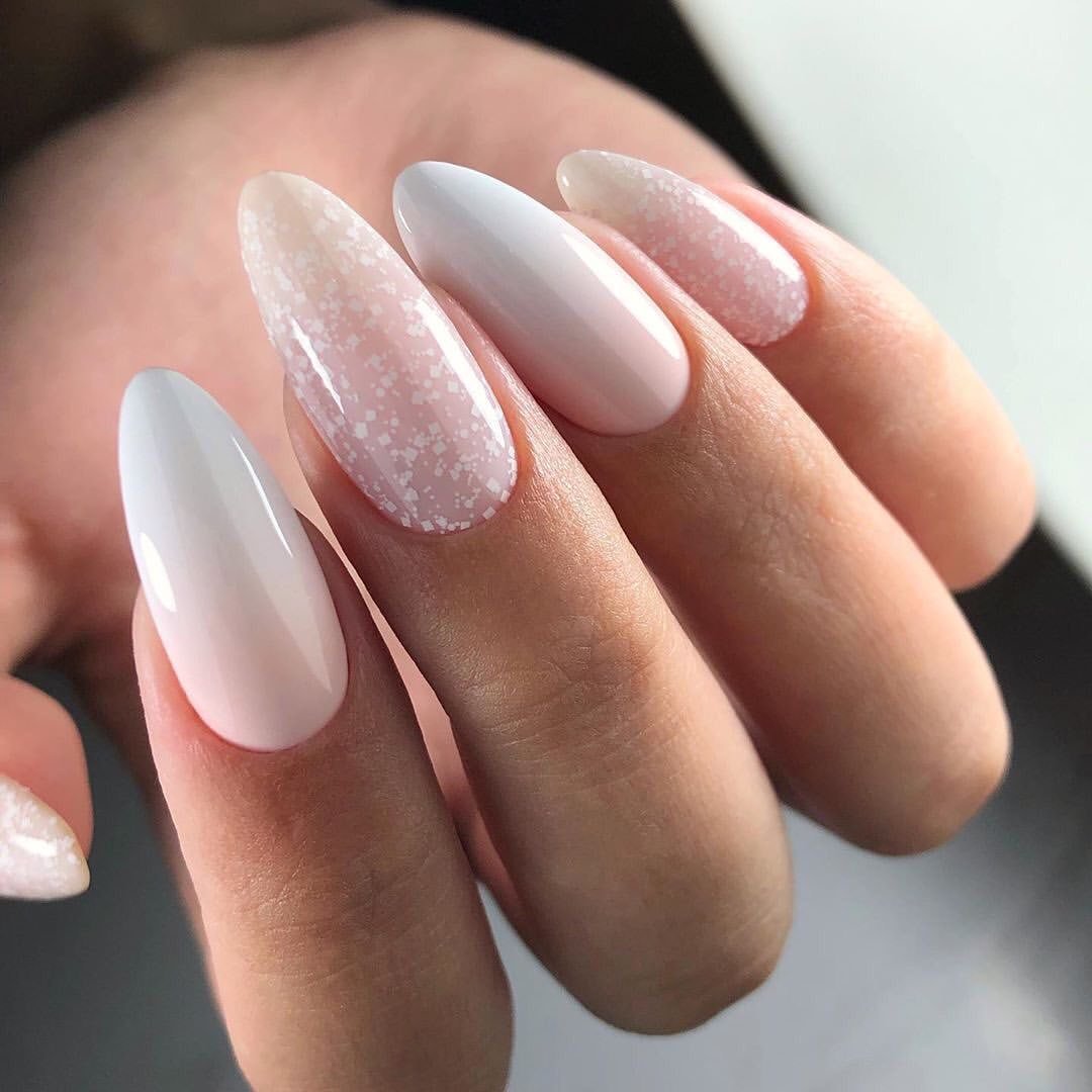 Маникюр градиент нюдовый миндаль