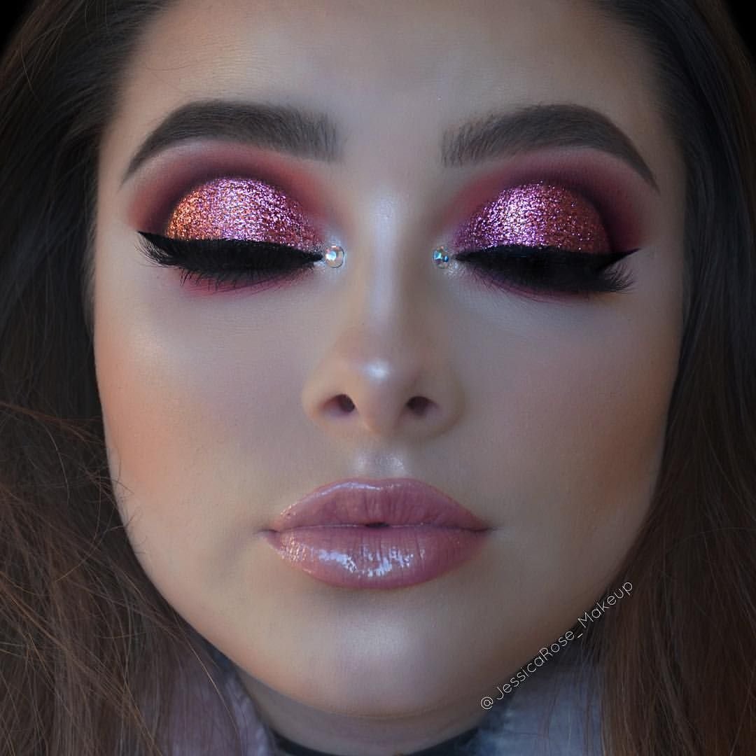 Девушки в ночном клубе