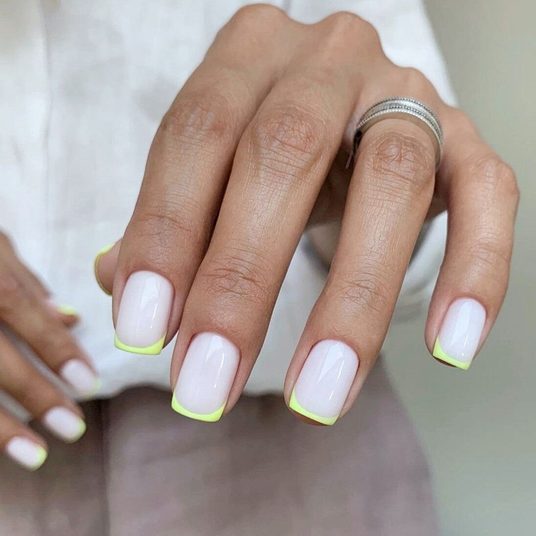 Прозрачные матовые ногти