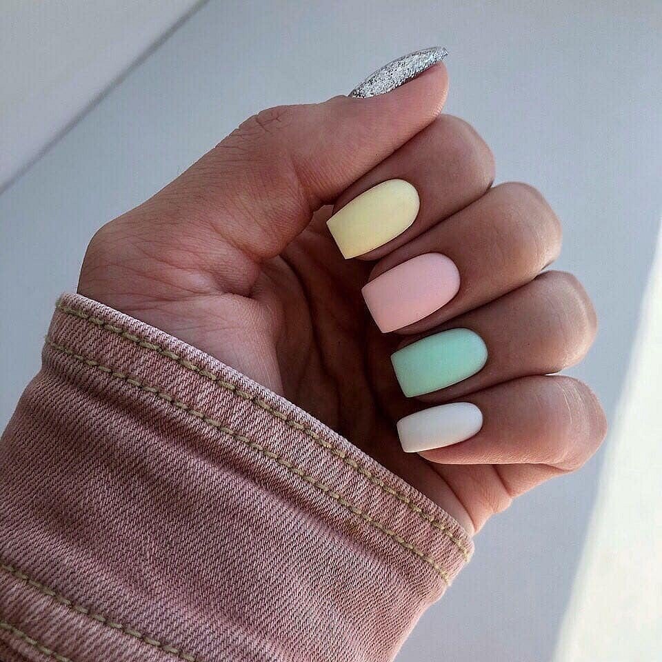 Маникюр со звездочками