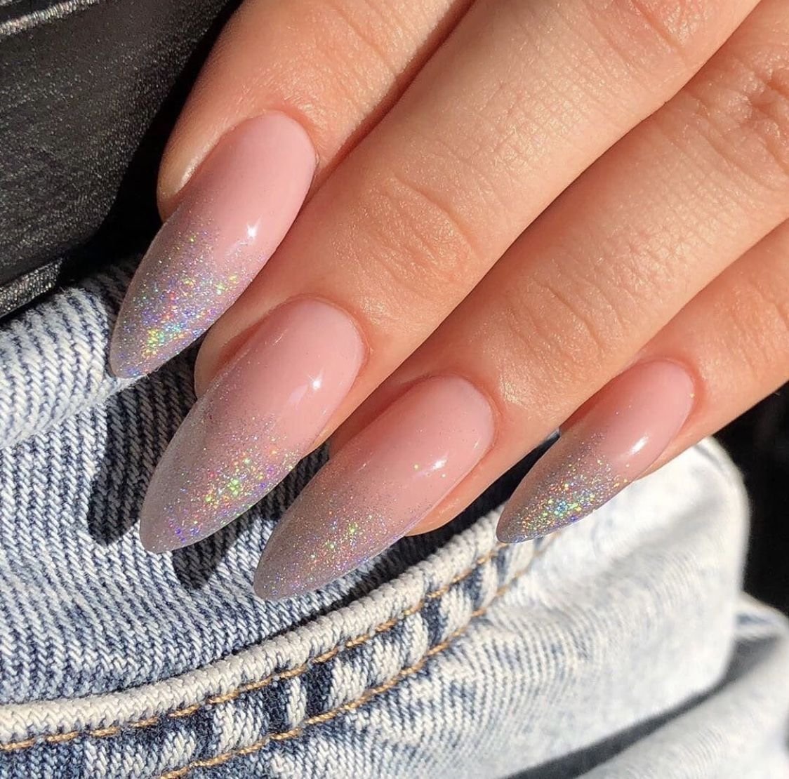 Неоновый желтый маникюр на квадратные ногти