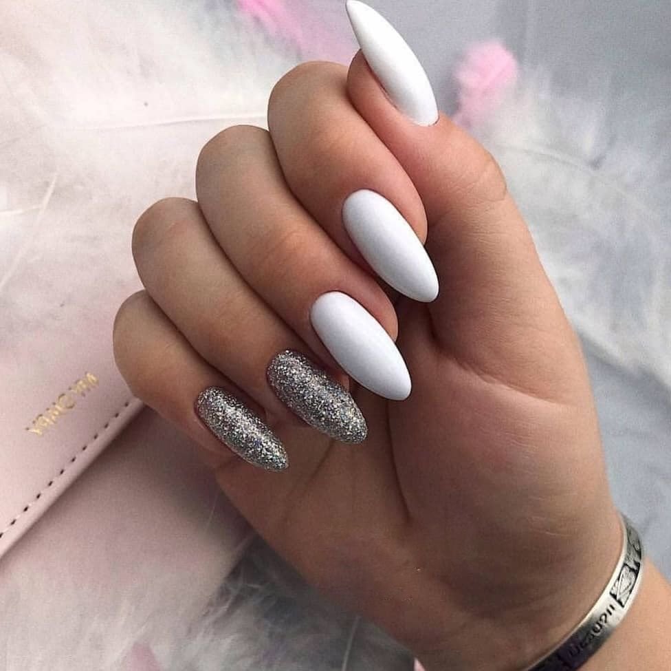 Нюдовый маникюр миндаль