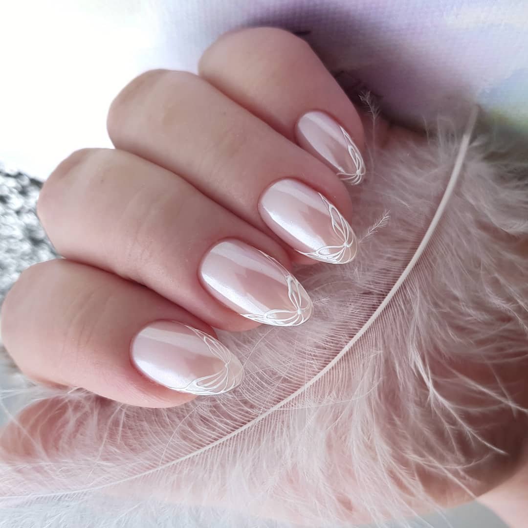 Розовый маникюр с втиркой