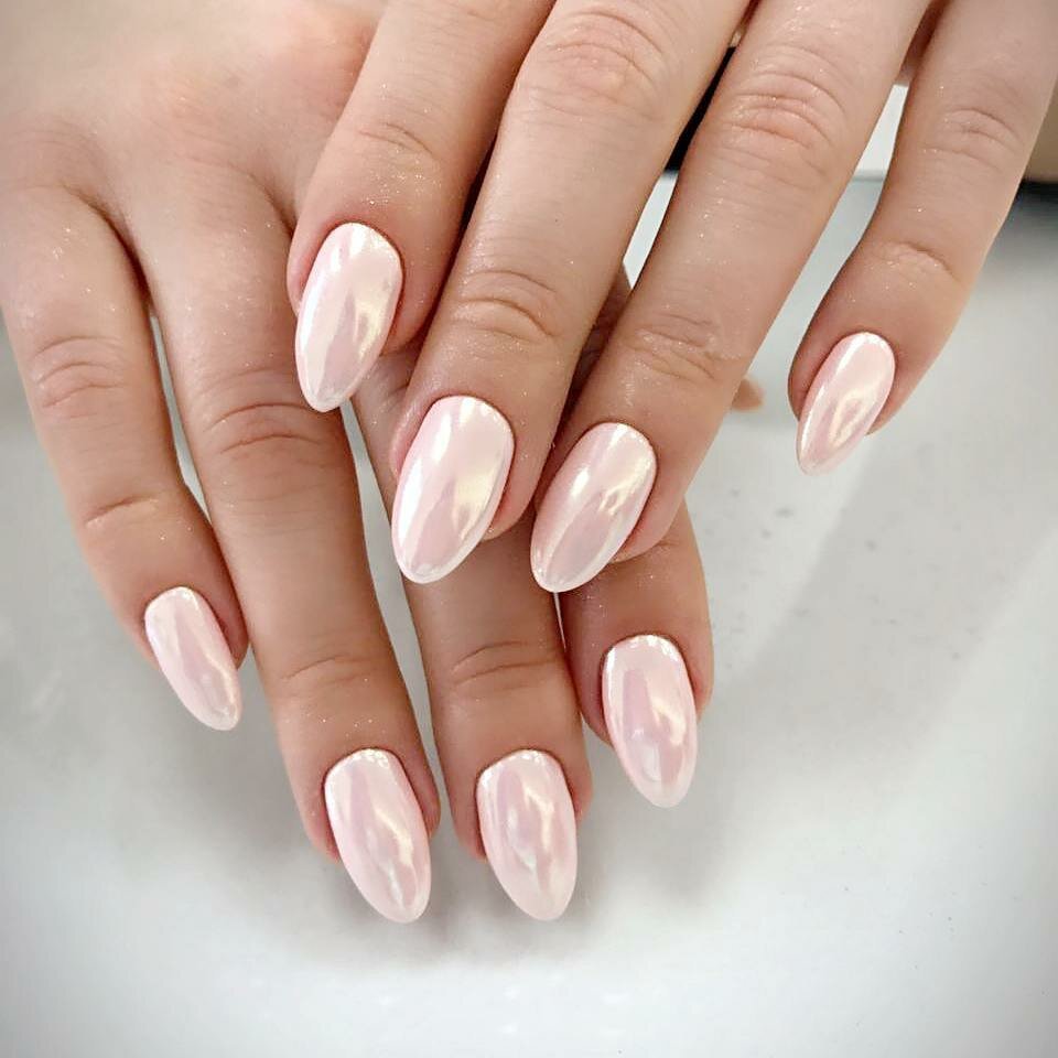 Ногти грязно розового цвета