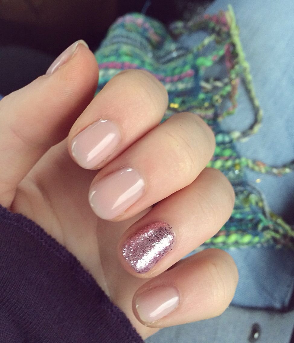 Красивый розовый маникюр