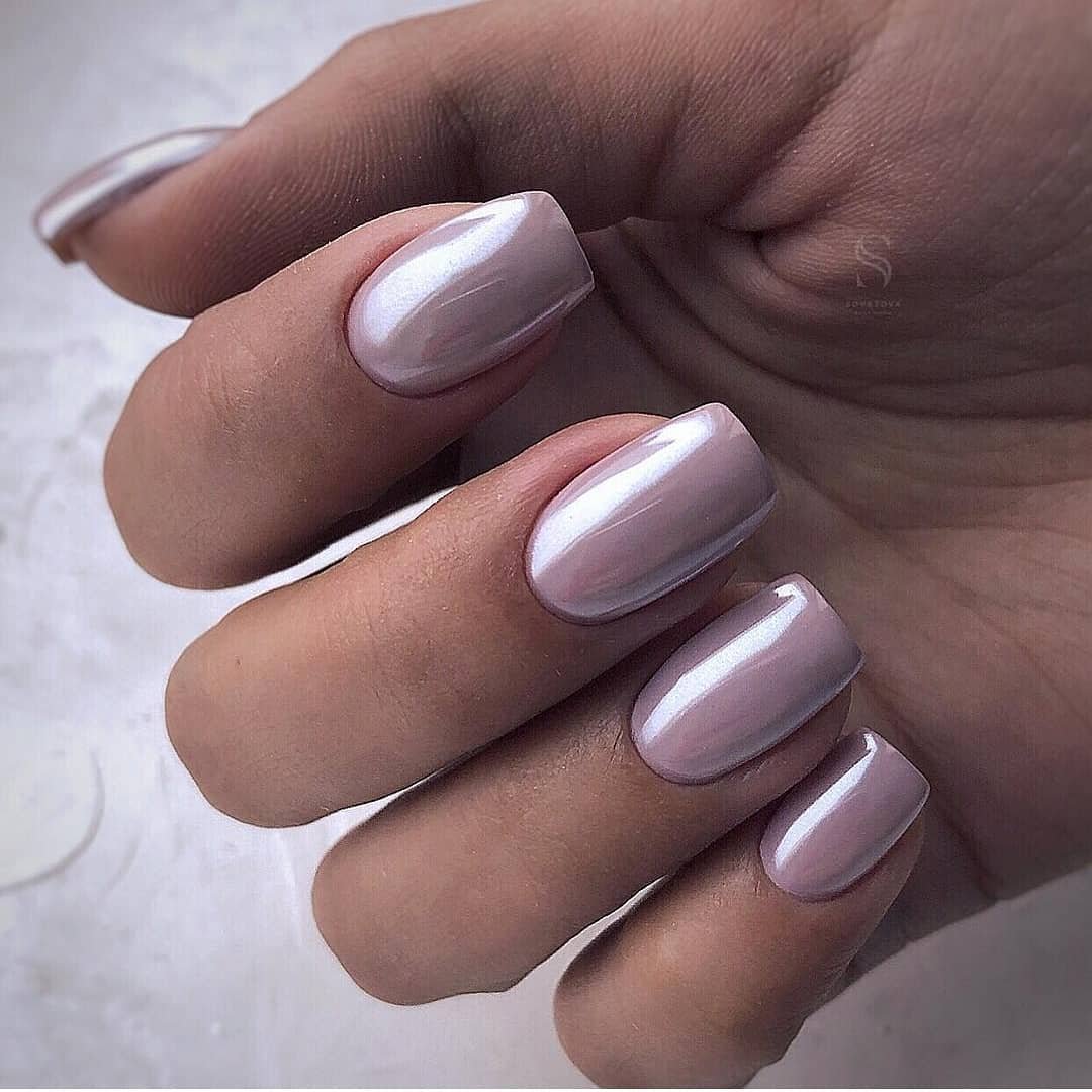 Светлые ногти с втиркой