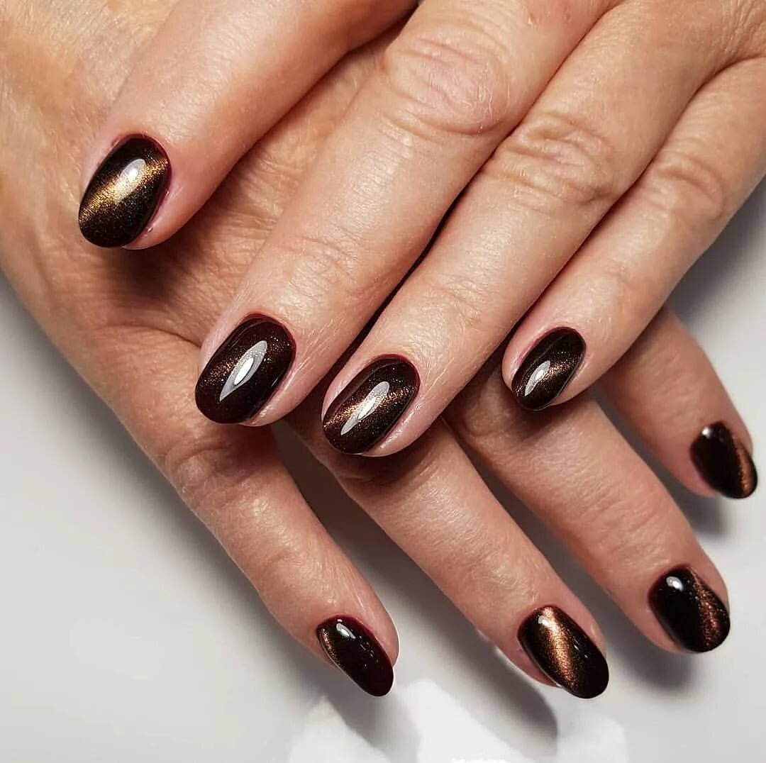 Коричневый маникюр