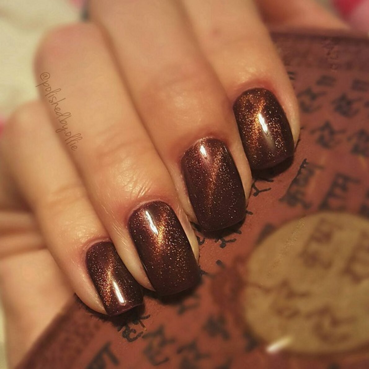 Маникюр кошачий глаз коричневый