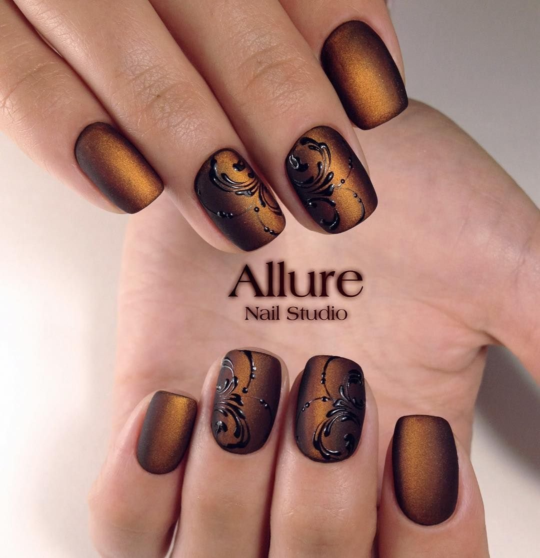 Маникюр серый кошачий глаз с рисунком