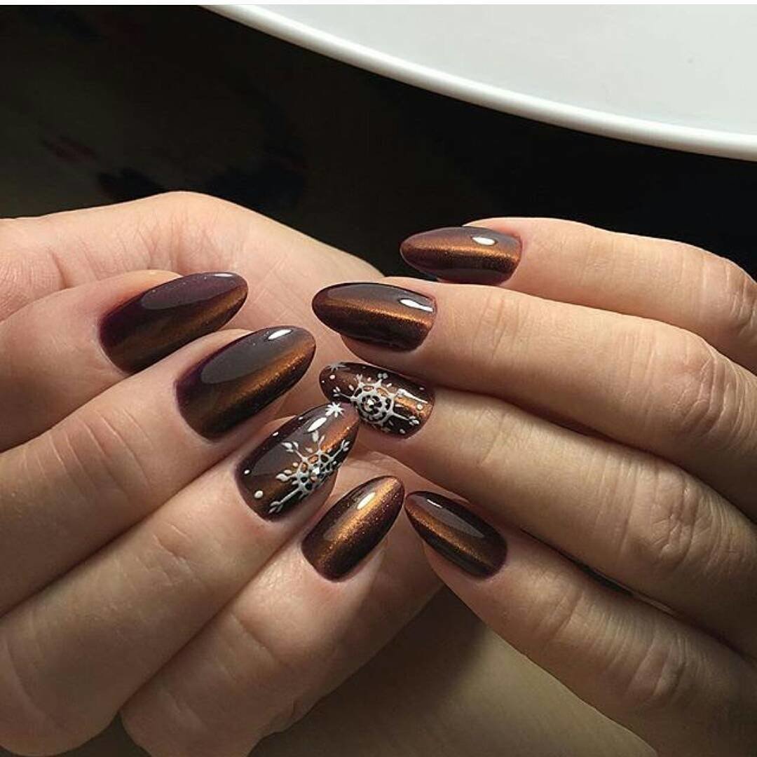 Маникюр кошачий глаз коричневый