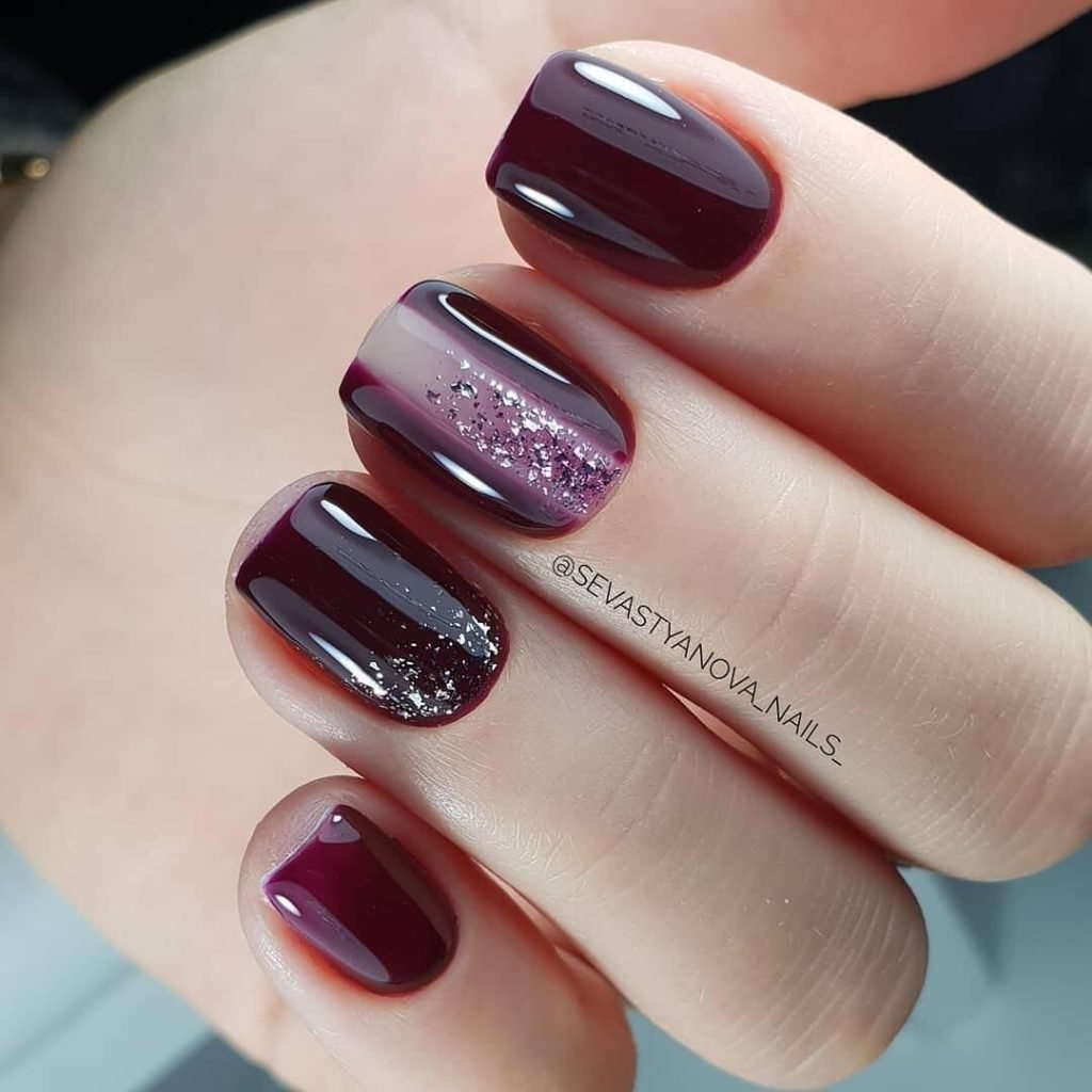 Сливовый маникюр на короткие ногти