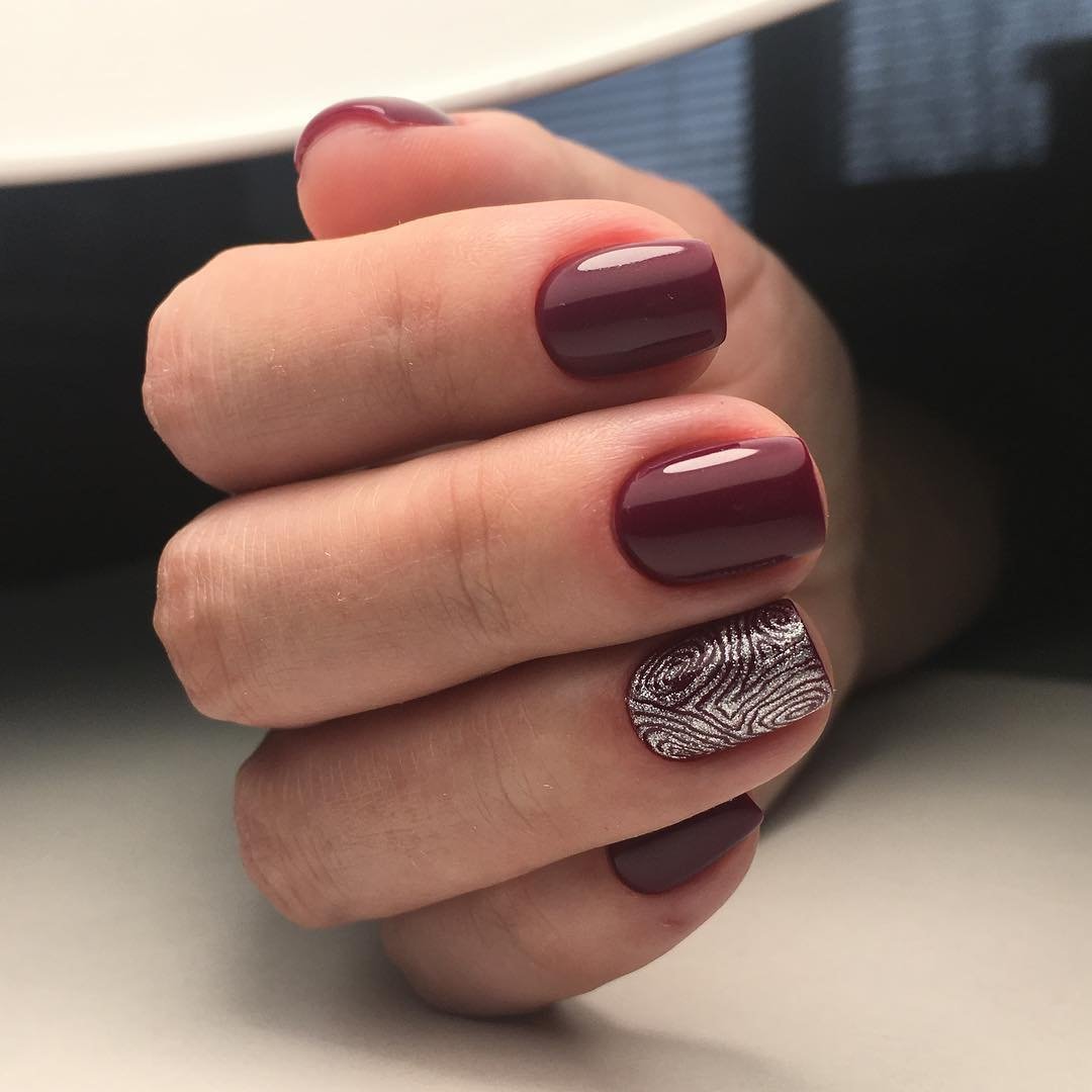 Маникюр темно-красный на длинные квадратные ногти