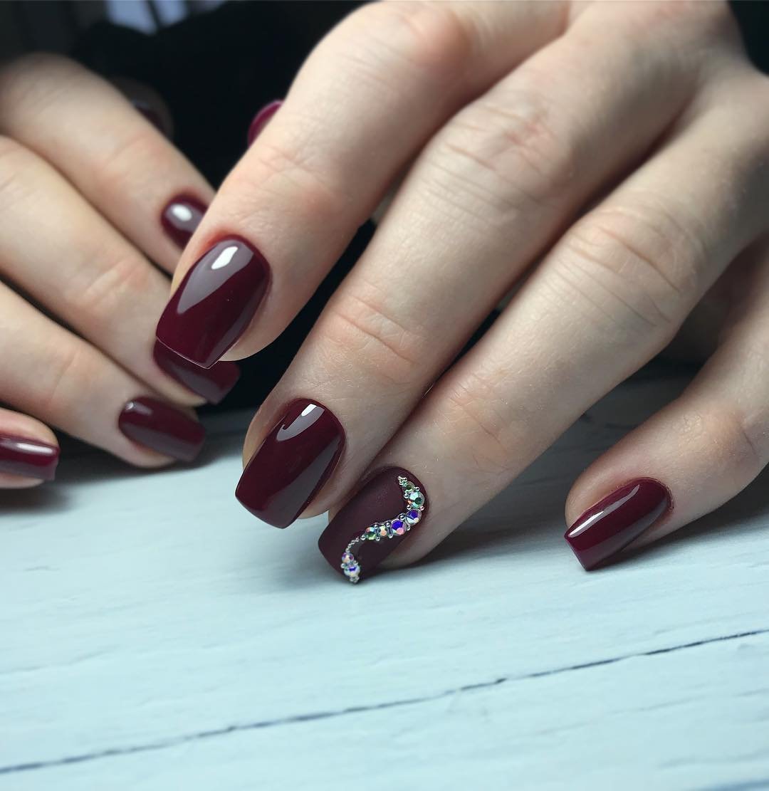 Бордовый маникюр на квадратные ногти