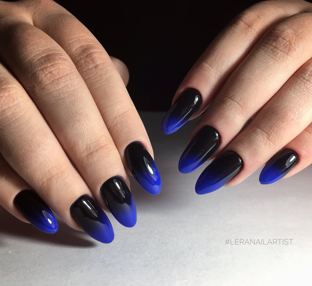 Черный градиент маникюр на миндалевидных ногтях