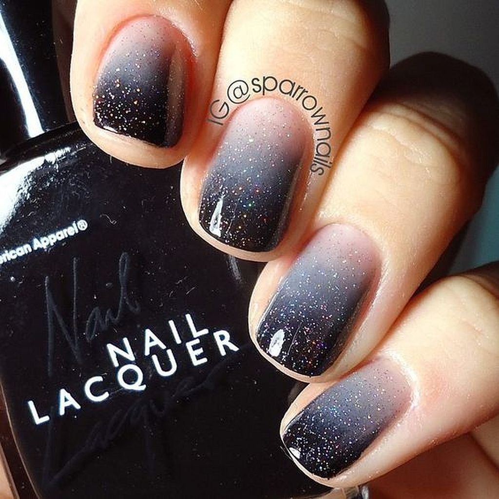 Темно синий маникюр