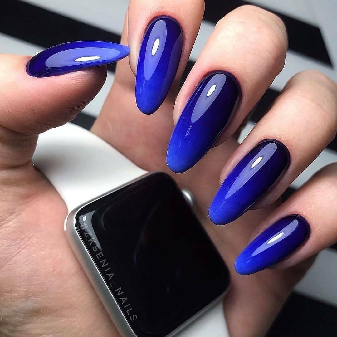 Темный маникюр на короткие ногти